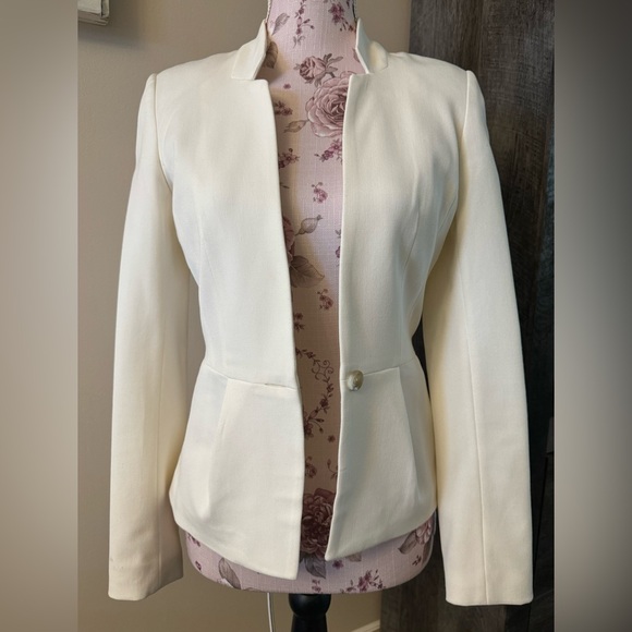 3/ $20 H&M white blazer size 2 - Picture 1 of 1